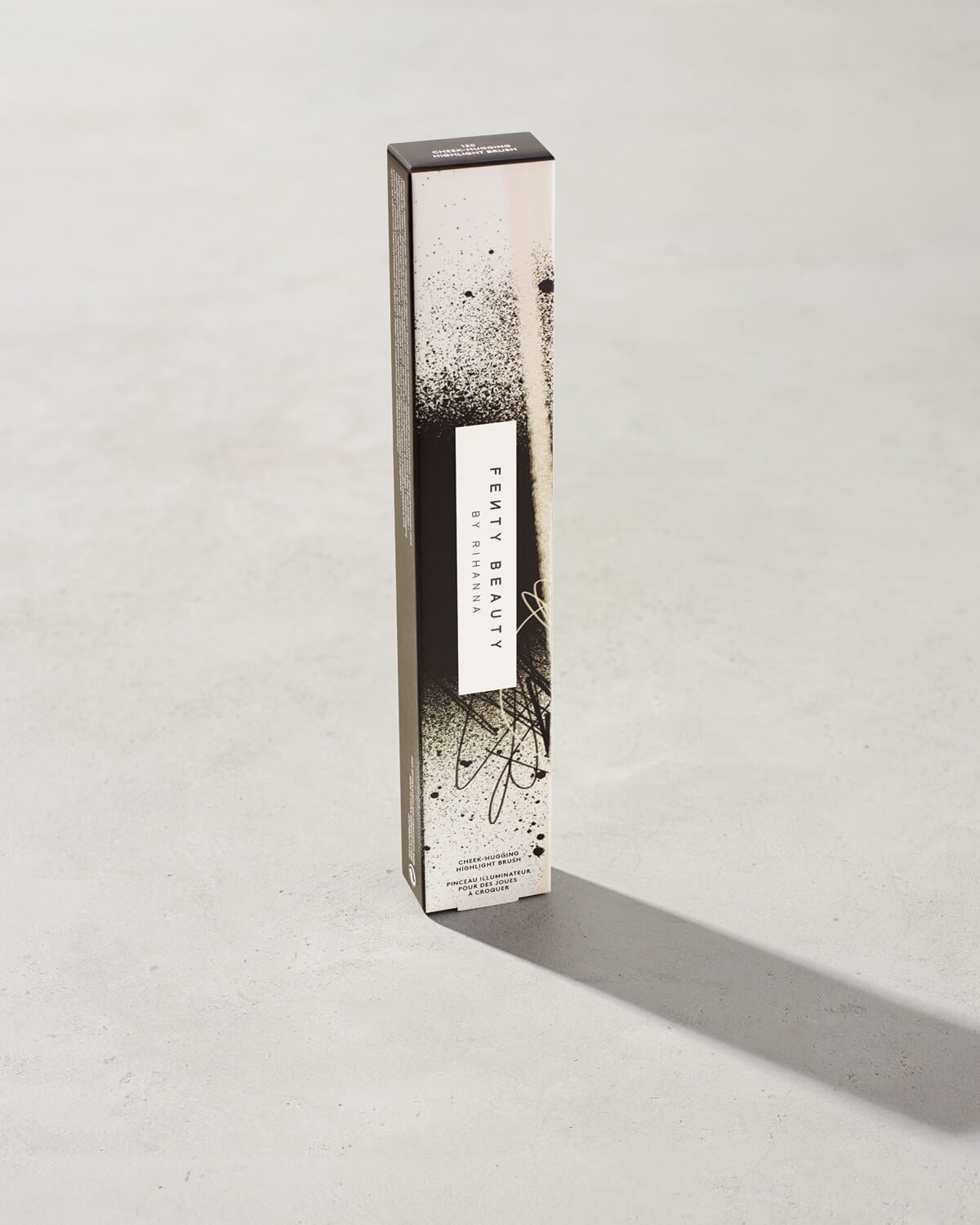 Cheek-Hugging Highlight Brush 120